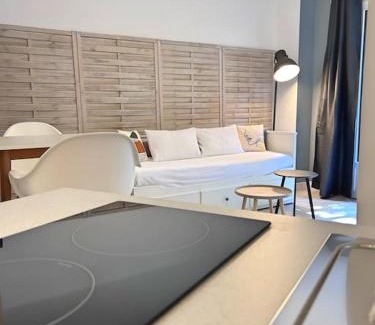 Saint-Etienne Apartment | Jardin Royal - Studio - Calme