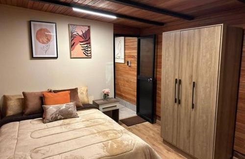 Parroquia Celiano Monge House | Jardines Ambato