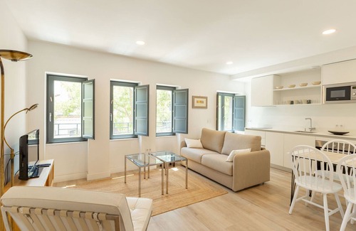 Fontanal-Maria Auxiliadora-Carretera de Carmona Apartment | Jardines de El Valle, Jacuzzi, 5 pax