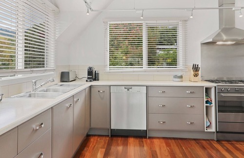 Merrijig House | Jarrah Lodge - Sleeps 10 - Merrijig