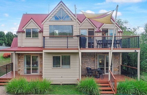Merrijig House | Jarrah Lodge - Sleeps 10 - Merrijig