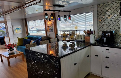Gibraltar Boat Rental | Jasmine coral Jay boutique boatel Gibraltar sleeps up to 10 in 5 room's