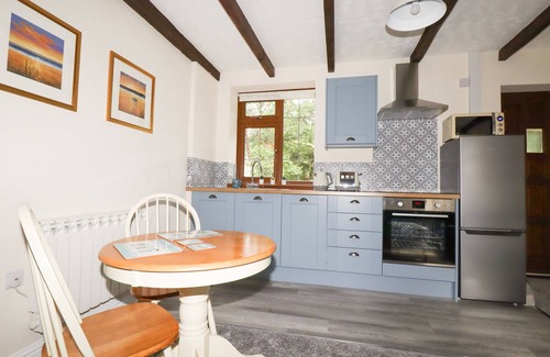 Mount Cottage | JASMINE COTTAGE, romantic, with a garden in Bodmin