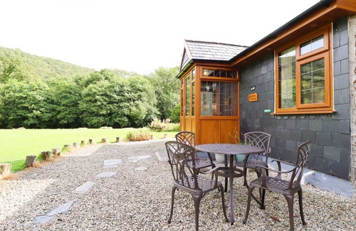 Mount Cottage | JASMINE COTTAGE, romantic, with a garden in Bodmin