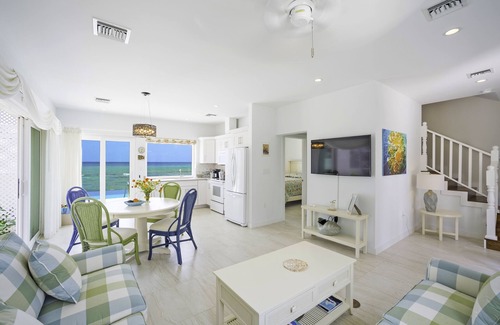 Old Man Bay House | Jasmine Cottage: Shore Diver's Paradise w/Private Pool & Backyard Snorkeling
