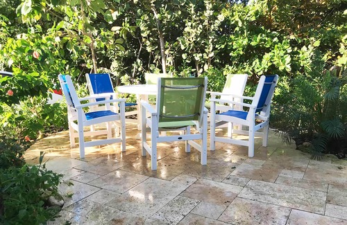 Old Man Bay House | Jasmine Cottage: Shore Diver's Paradise w/Private Pool & Backyard Snorkeling