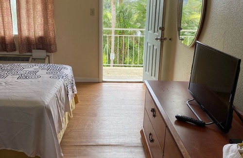Lake City Hotel | Jasmine Garden Inn