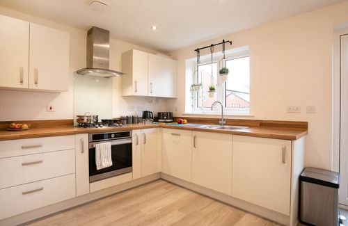 Edwalton House | Jasmine Gardens - a serviced house that sleeps 5 guests in 3 bedrooms