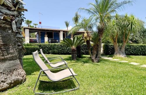Piccio House | Jasmine house near the sandy beach parking & wifi