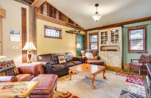 Jasper House | Jasper 7 Timbers Cabin on 10 Acres with a Creek!