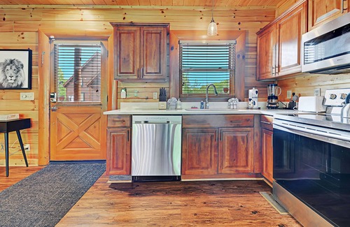 Gatlinburg - Pigeon Forge Cabin | Java by AvantStay | 12 Mins to Pigeon Forge + View