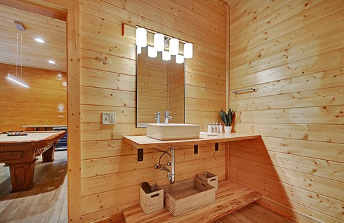 Gatlinburg - Pigeon Forge Cabin | Java by AvantStay | 12 Mins to Pigeon Forge + View