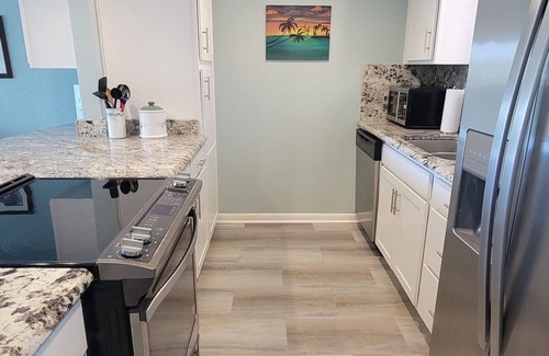 Jacksonville Beach Condo | JaxBeachLife Oceanviews & ocean breezes plus a king-sized bed; 2nd floor w elev