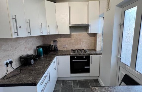 Upper Edmonton Apartment | JAY HOME
