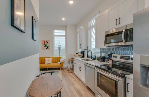 North Nashville House | Jazz Junction – 2BR & Kitchen – 7 Mins to Broadway