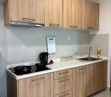 Taman Century Apartment | JB 1min walk to KSL Mall 5-7Pax Bathtub SmartTV
