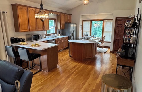 Morganton House | JB’s Winners Circle is a peaceful, quite home only 3 minutes from downtown.