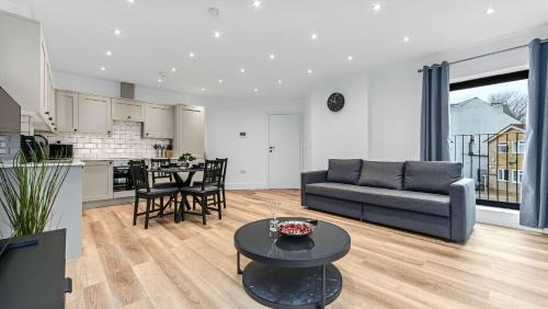 Addiscombe Apartment | JD Apartments Cityscape Balcony Suite East Croydon