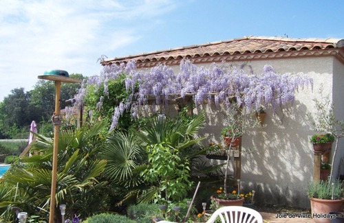 Saint-Jean-de-Crieulon House | JDV Holidays - 2 bed, 2 bath, private pool, garden and vineyard views - Bliss!