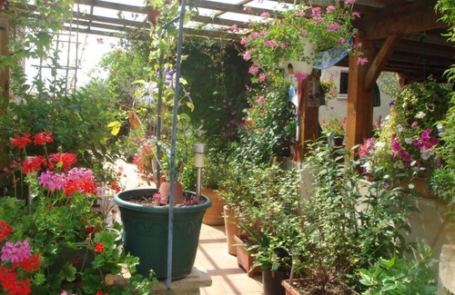 Saint-Jean-de-Crieulon House | JDV Holidays - 2 bed, 2 bath, private pool, garden and vineyard views - Bliss!