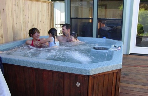 Ferndale Cabin | Jeannette's Cottage Your home in the Victorian Village of Ferndale. Pets OK