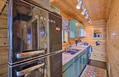 Indian Mountain Cabin | Jefferson Cabin w/Fire Pit, Near Fishing & Hiking