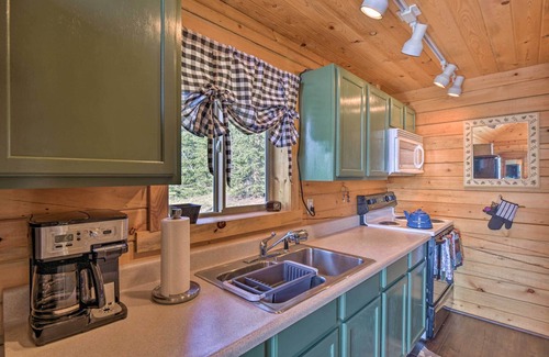 Indian Mountain Cabin | Jefferson Cabin w/Fire Pit, Near Fishing & Hiking