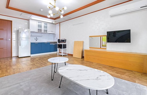 Andeok House | Jeju Badaaehyanggi Pension