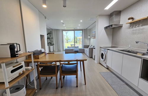 Pyoseon House | Jeju Badayeon Villa
