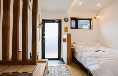 Gujwa House | Jeju Black Stone Pension