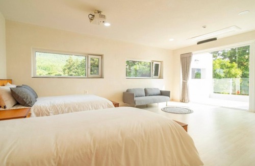 Sehwa-ri House | Jeju Camp Harris Spa Pension