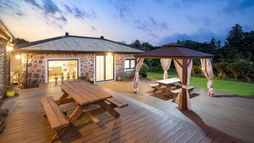 Namwon House | Jeju doldamhankil pension