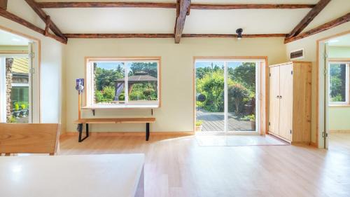 Namwon House | Jeju doldamhankil pension