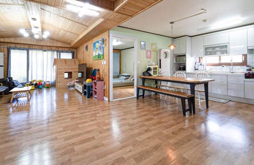 Pyoseon House | Jeju Haebaragi Pension