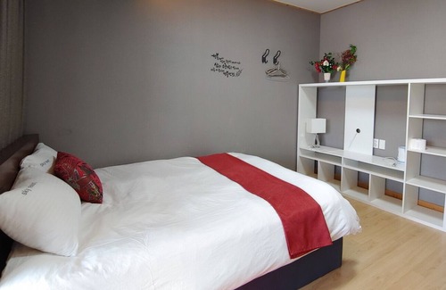 Namwon House | Jeju Halla and Tam Pension