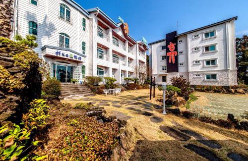 Jungmun House | Jeju Hue Pension