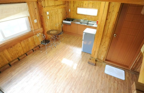Pyoseon Condo | Jeju Log Pension