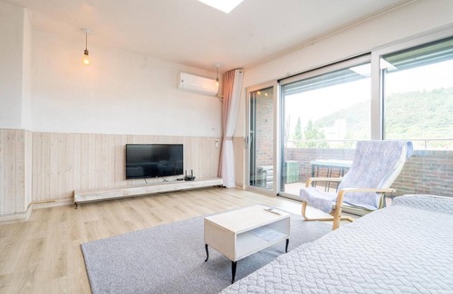 Jocheon House | Jeju Murray Pension