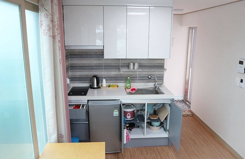 Pyoseon House | Jeju Pureunseom Guest House