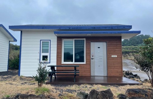 Jocheon House | Jeju Seowoobong Pension