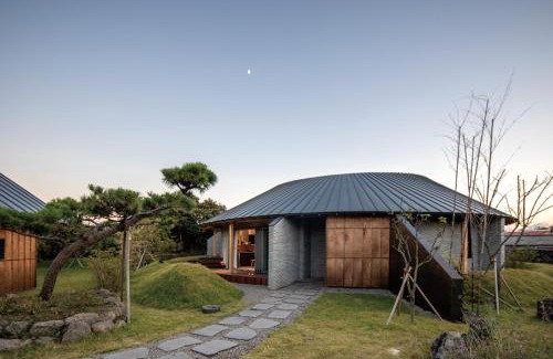 Seongsan Villa | Jeju Seuteisamdaloreum