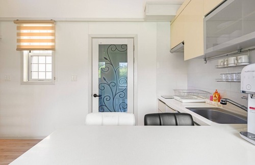 Jocheon House | Jeju Spaballys Spa Pension