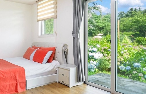 Jocheon House | Jeju Spaballys Spa Pension