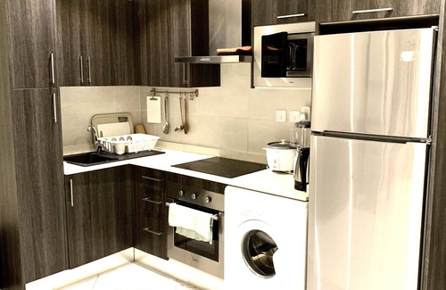 Cantonments Apartment | Jelly city view/5 minutes drive away from airport