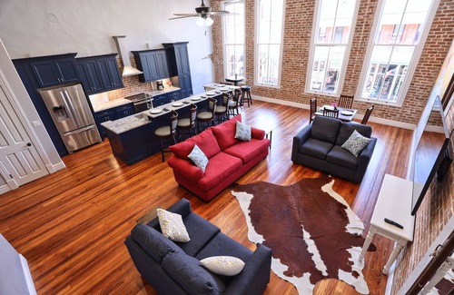 Galveston Apartment | Jellyfish Lookout on Strand- historic neighborhood, local shops and dining
