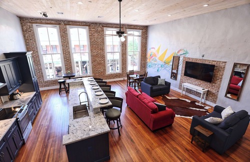 Galveston Apartment | Jellyfish Lookout on Strand- historic neighborhood, local shops and dining