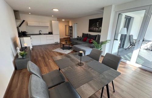 Rheinhausen Apartment | Jellys Apartment - 70qm - Balkon - Küche - Parken - 2x smart TV - King Size Bett - nur 5min zum Europa Park