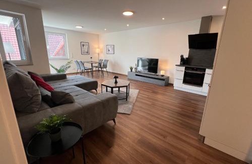Rheinhausen Apartment | Jellys Apartment - 70qm - Balkon - Küche - Parken - 2x smart TV - King Size Bett - nur 5min zum Europa Park