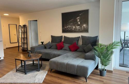 Rheinhausen Apartment | Jellys Apartment - 70qm - Balkon - Küche - Parken - 2x smart TV - King Size Bett - nur 5min zum Europa Park