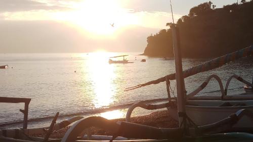 Purwakerti Hotel | Jemeluk Beach Bungalows